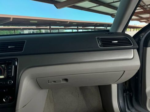 Used 2014 Volkswagen Passat TDI SE image 40
