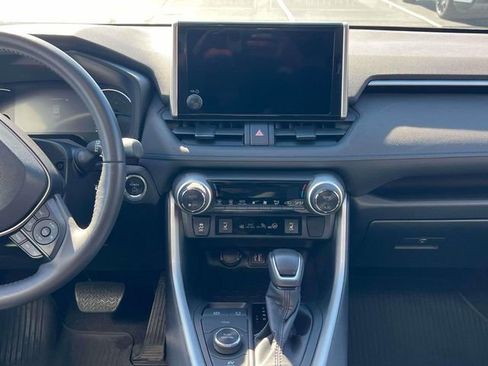 Used 2023 Toyota RAV4 SE w/ Convenience Package image 27