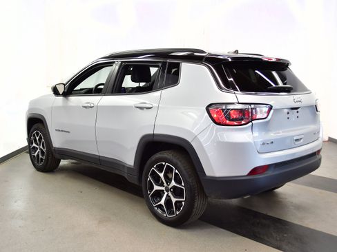 Used 2025 Jeep Compass Limited image 5