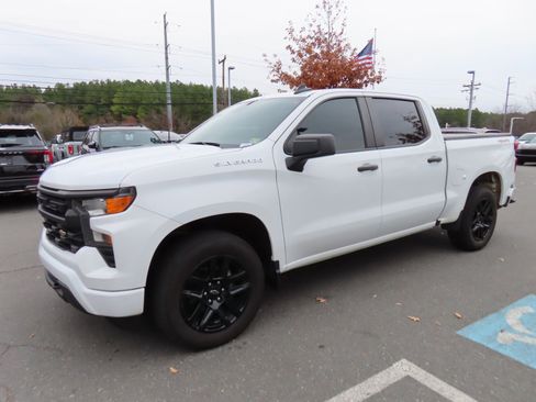 Used 2022 Chevrolet Silverado 1500 Custom image 3