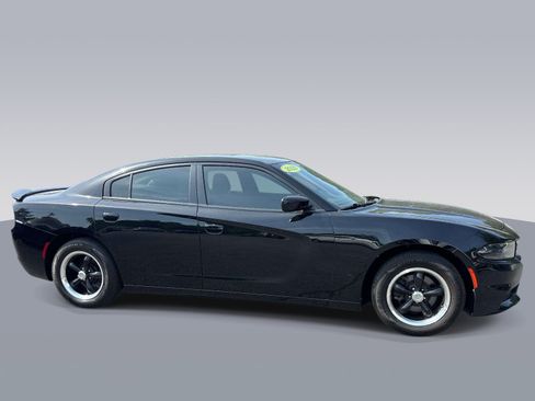 Used 2020 Dodge Charger SXT w/ Leather Interior Group RWD image 2