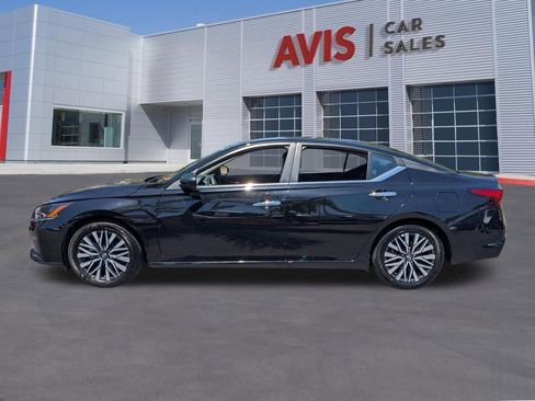 Used 2025 Nissan Altima 2.5 SV FWD image 10