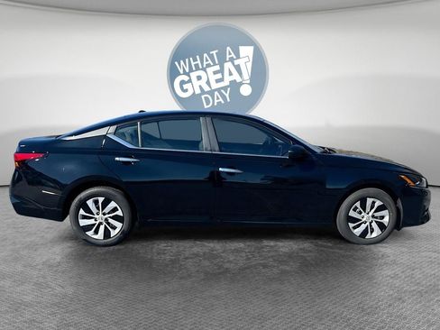 Used 2025 Nissan Altima 2.5 S FWD image 2