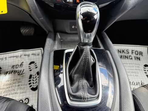 Used 2018 Nissan Rogue S image 28