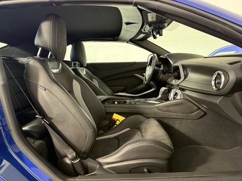 Used 2022 Chevrolet Camaro LT w/ RS Package image 15