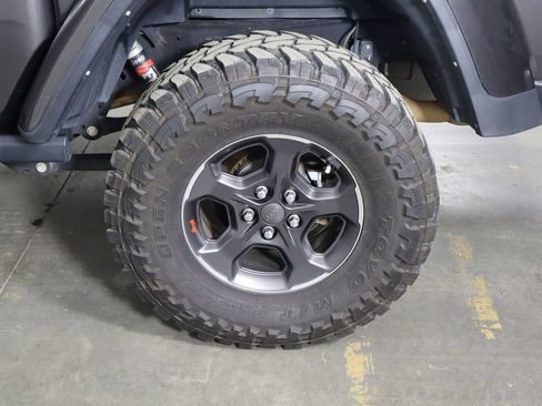 Used 2022 Jeep Gladiator Rubicon w/ LED Lighting Group AWD/4WD image 43