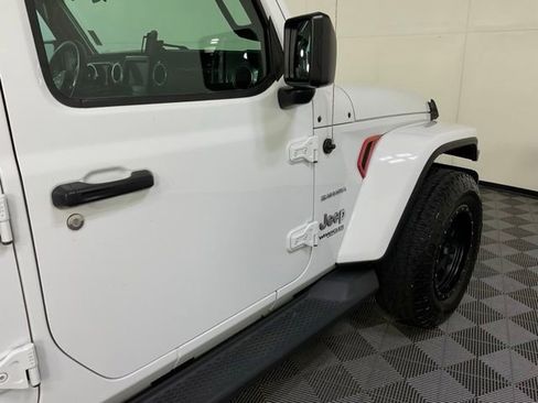 Used 2019 Jeep Wrangler Unlimited Sahara AWD/4WD image 9