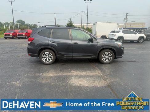 Used 2019 Subaru Forester Premium AWD/4WD image 7