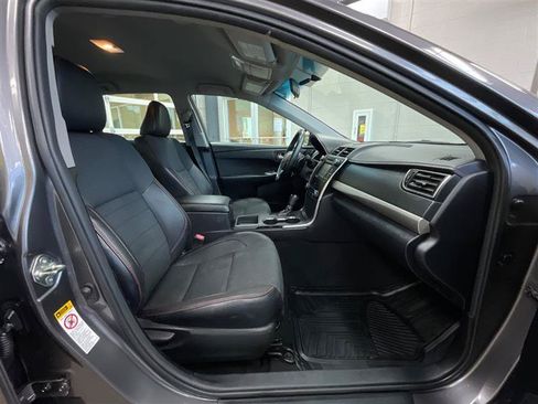 Used 2016 Toyota Camry SE FWD image 28