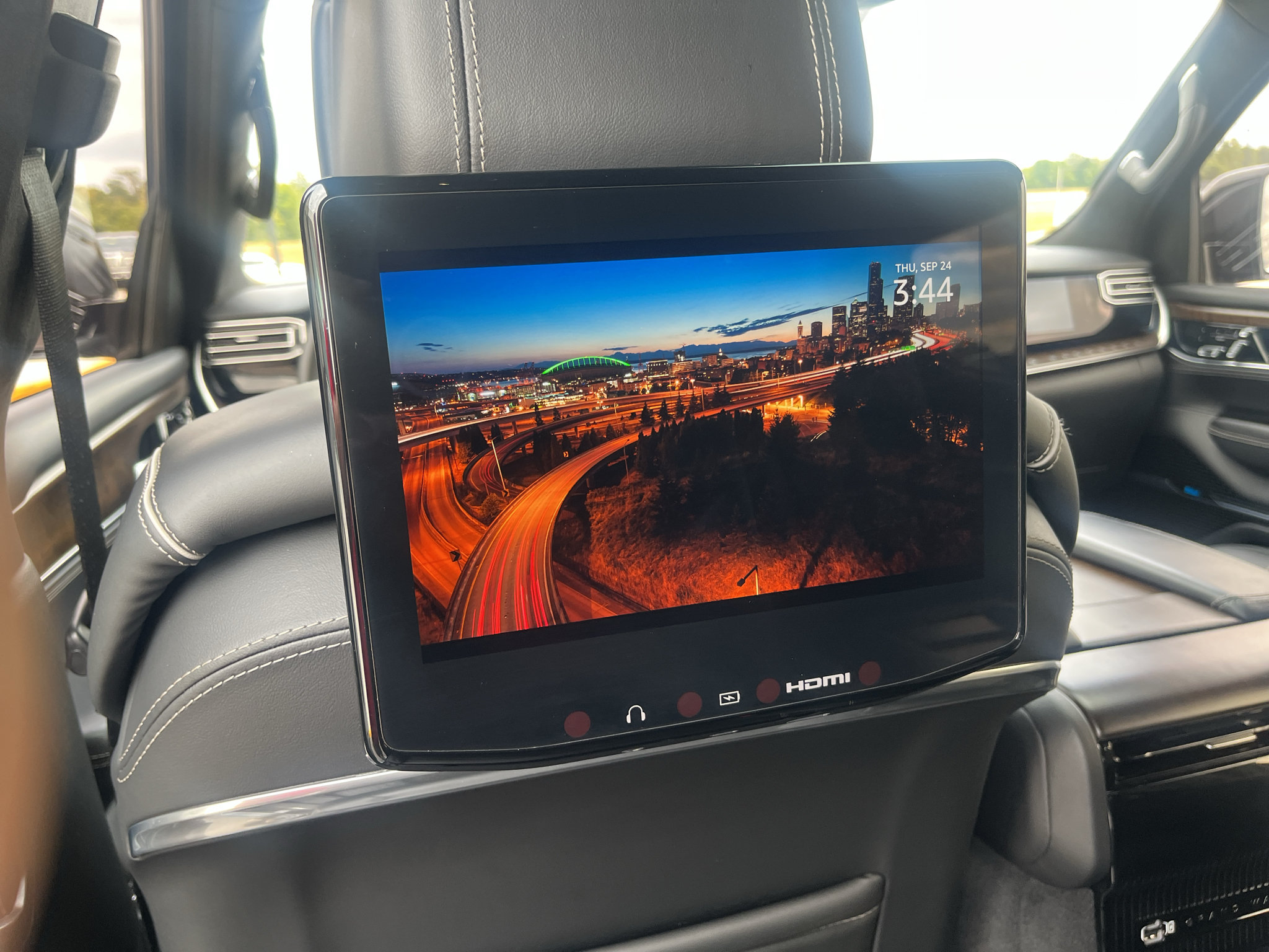 Used 2022 Jeep Grand Wagoneer Series II w/ Premium Group II AWD/4WD image 11