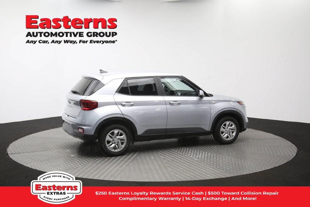 Used 2022 Hyundai Venue SE FWD image 44