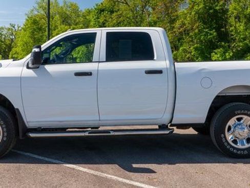 Used 2024 RAM 2500 Tradesman w/ Chrome Appearance Group AWD/4WD image 9