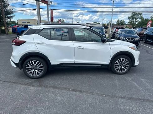 Certified 2023 Nissan Kicks SR FWD image 8