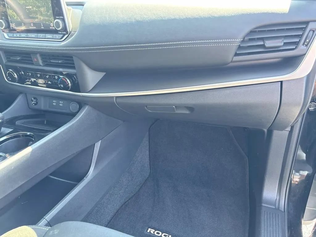 Used 2025 Nissan Rogue S FWD image 24