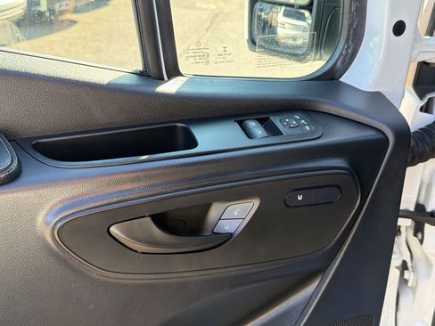 Used 2022 Mercedes-Benz Sprinter 2500 image 27