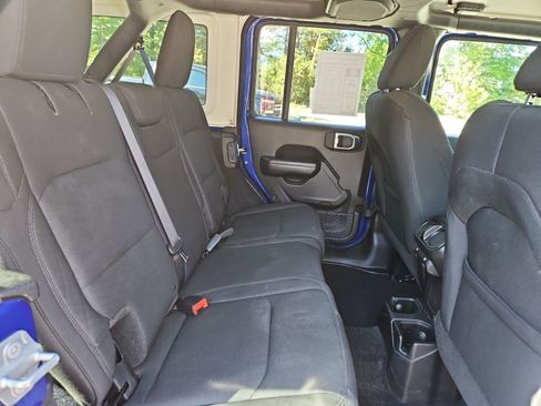 Used 2018 Jeep Wrangler Unlimited Sport S AWD/4WD image 17