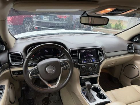 Used 2020 Jeep Grand Cherokee Overland RWD image 3