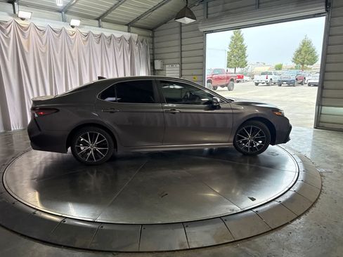 Used 2023 Toyota Camry SE FWD image 2