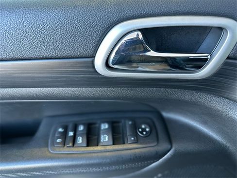 Used 2020 Jeep Grand Cherokee Laredo image 14