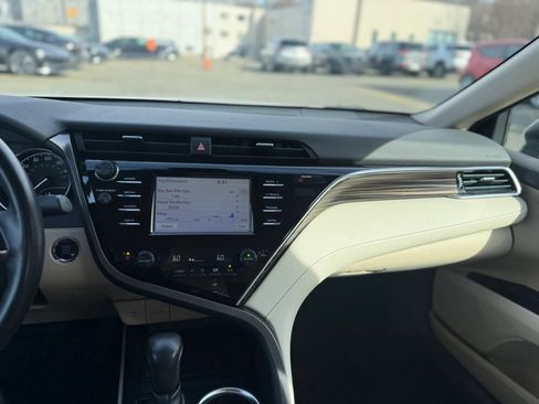 Used 2018 Toyota Camry XLE image 21