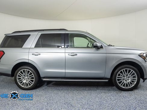 Used 2024 Ford Expedition XLT image 8