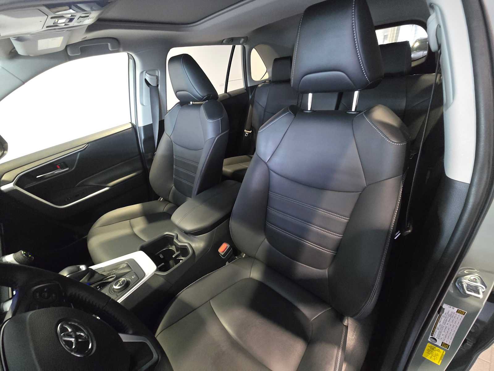Used 2023 Toyota RAV4 XLE Premium AWD/4WD image 5