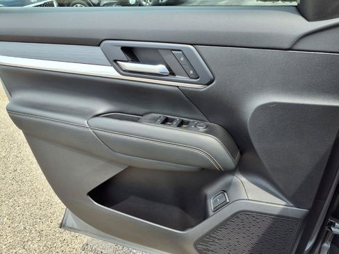 Used 2025 GMC Terrain Elevation w/ Elevation Premium Package AWD/4WD image 20