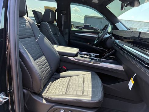 Used 2025 Cadillac Escalade V AWD/4WD image 23