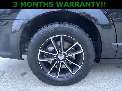 Used 2018 Dodge Grand Caravan SE image 31