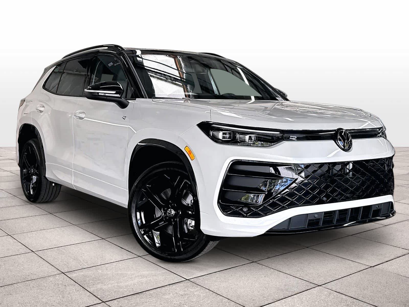 New 2026 Volkswagen Tiguan SE R-Line AWD/4WD image 2
