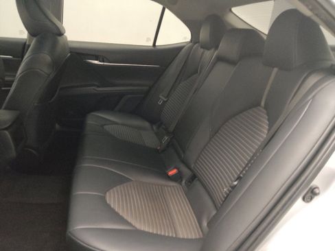 Used 2021 Toyota Camry SE FWD image 18