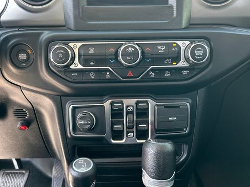 Used 2021 Jeep Gladiator Sport AWD/4WD image 23