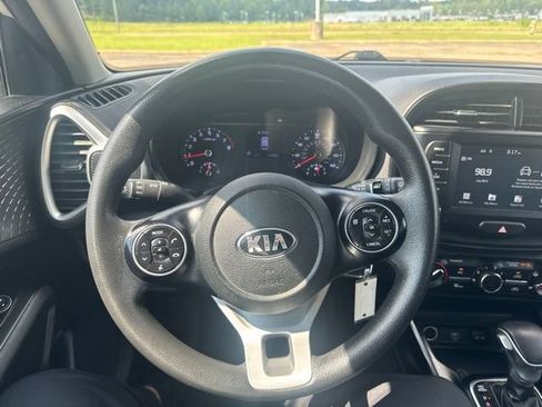 Used 2020 Kia Soul S FWD image 17
