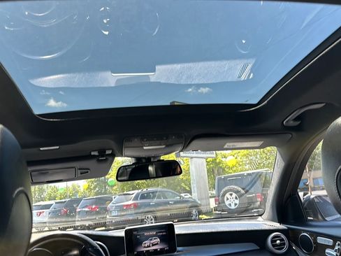 Used 2019 Mercedes-Benz GLC 300 4MATIC image 17