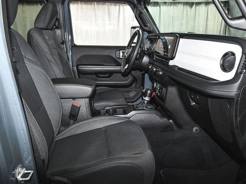 Used 2024 Jeep Wrangler Unlimited Sahara AWD/4WD image 46