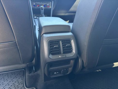 Used 2022 Volkswagen Tiguan SE R-Line image 17