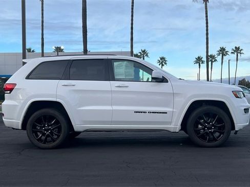 Used 2020 Jeep Grand Cherokee Altitude image 3