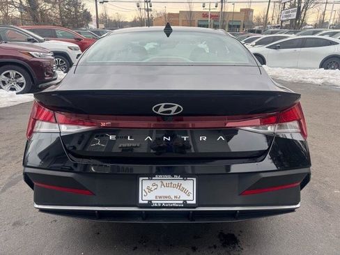 Used 2025 Hyundai Elantra Sport image 5