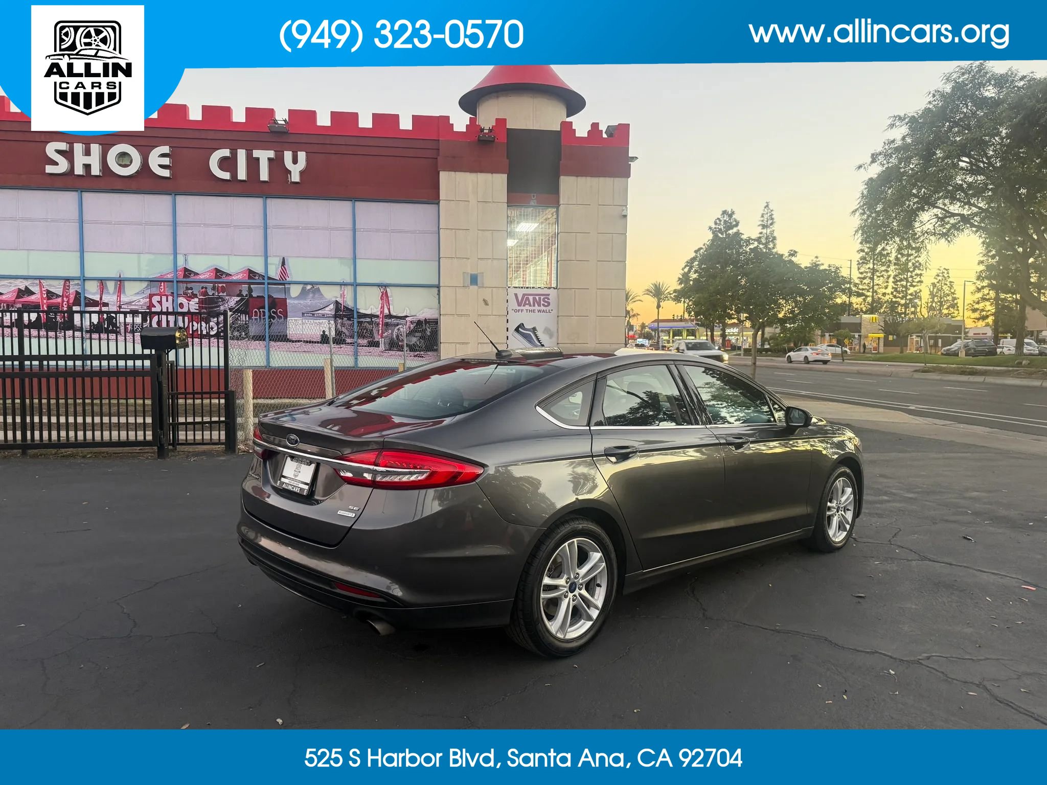 Used 2018 Ford Fusion SE w/ Fusion SE Technology Package FWD image 4