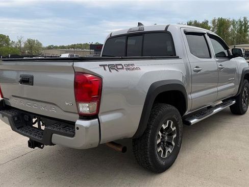 Used 2016 Toyota Tacoma TRD Off-Road w/ Premium & Technology Package image 5
