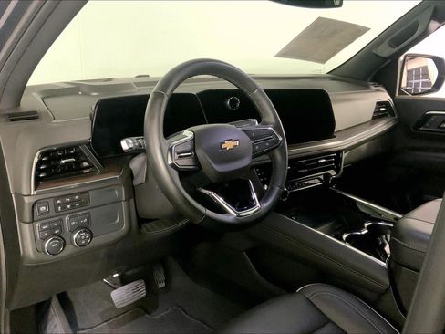 Used 2025 Chevrolet Tahoe Premier AWD/4WD image 14