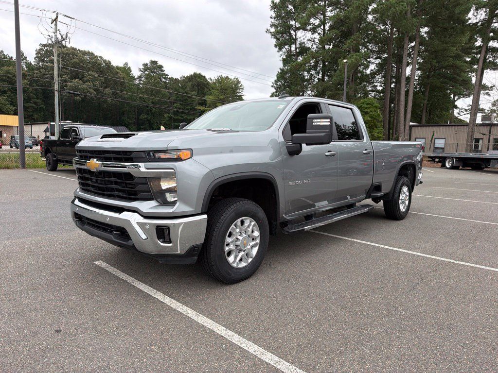 Used 2025 Chevrolet Silverado 3500 LT w/ Safety Package AWD/4WD image 1