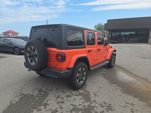 Used 2019 Jeep Wrangler Unlimited Sahara AWD/4WD image 3