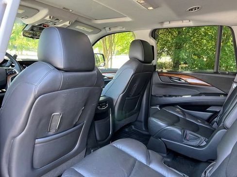 Used 2017 Cadillac Escalade Luxury RWD image 15