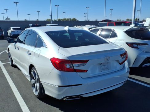 Used 2018 Honda Accord Touring image 3