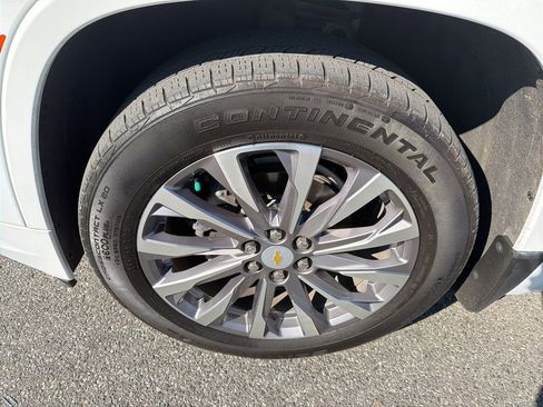 Used 2023 Chevrolet Traverse Premier image 11