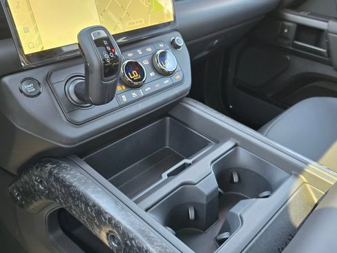 New 2026 Land Rover Defender 110 OCTA AWD/4WD image 24
