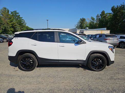 Used 2023 GMC Terrain SLE w/ Driver Convenience Package AWD/4WD image 8