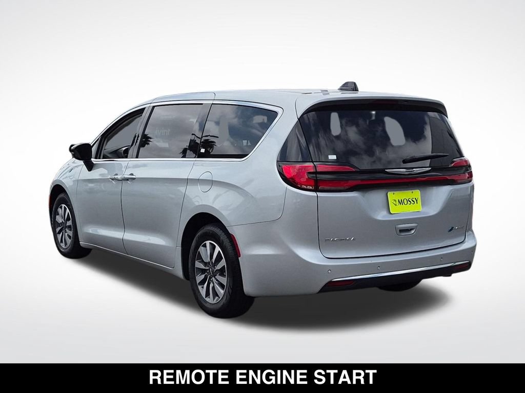 Used 2024 Chrysler Pacifica Limited FWD image 7