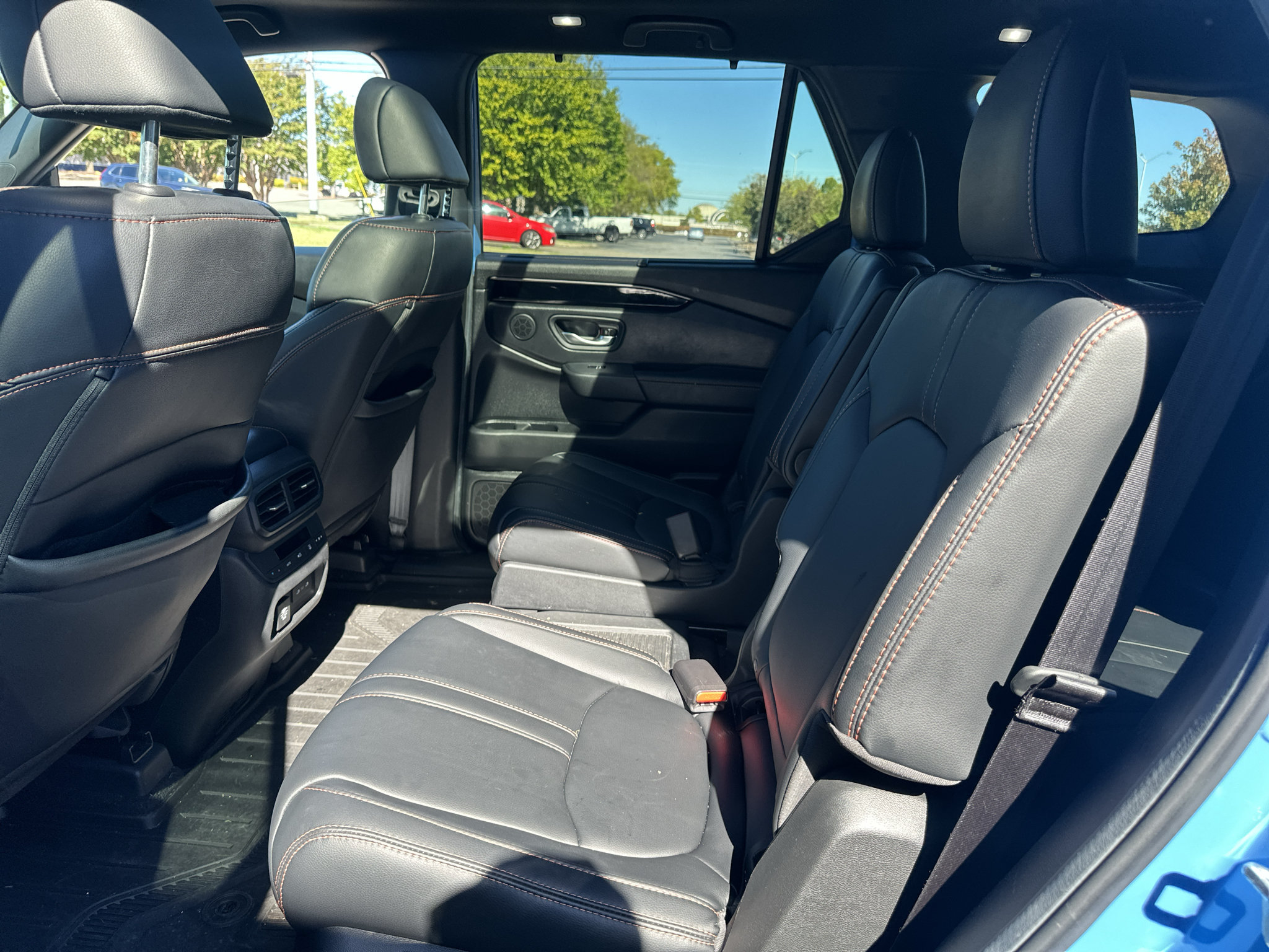 Used 2025 Honda Pilot TrailSport image 17